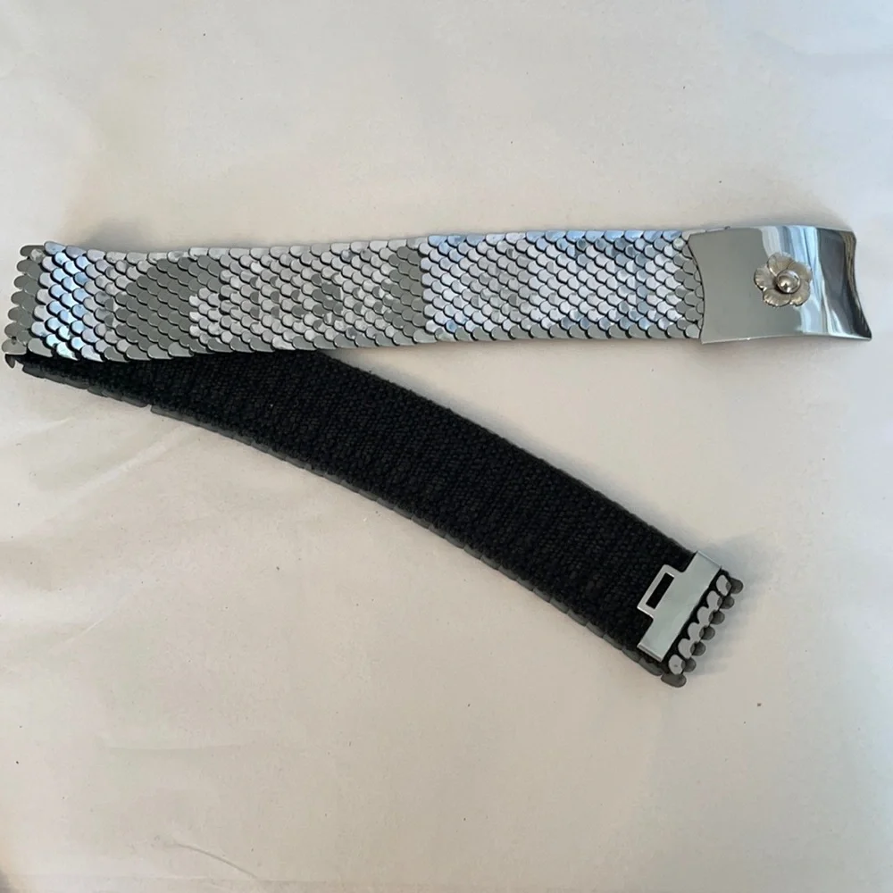 Vintage Mid Century Metallic ‘Fish Scale’ Stretchy Belt w/Flower Buckle accent